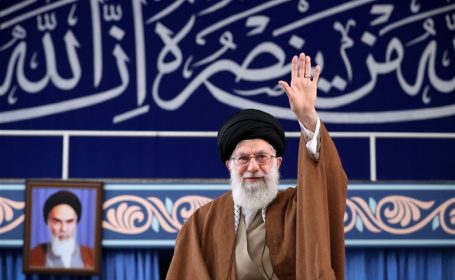 برخی سران آمریکا احمق‌های درجه یکی هستند